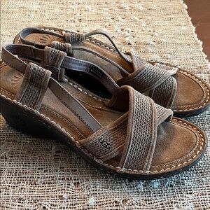 NWT UGG wedge